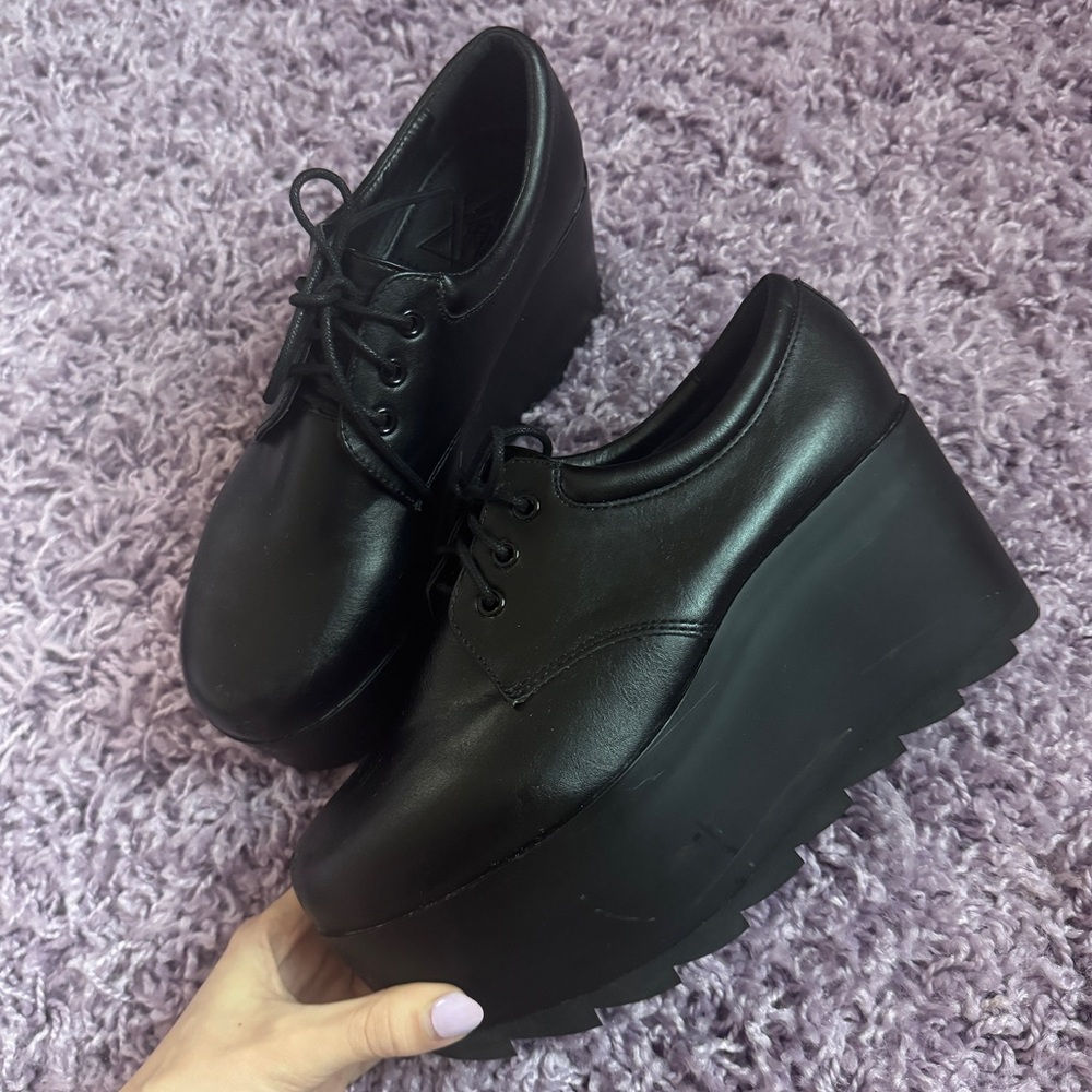 YRU QLOUD 2091 - BLACKOUT Size 8 Never Worn